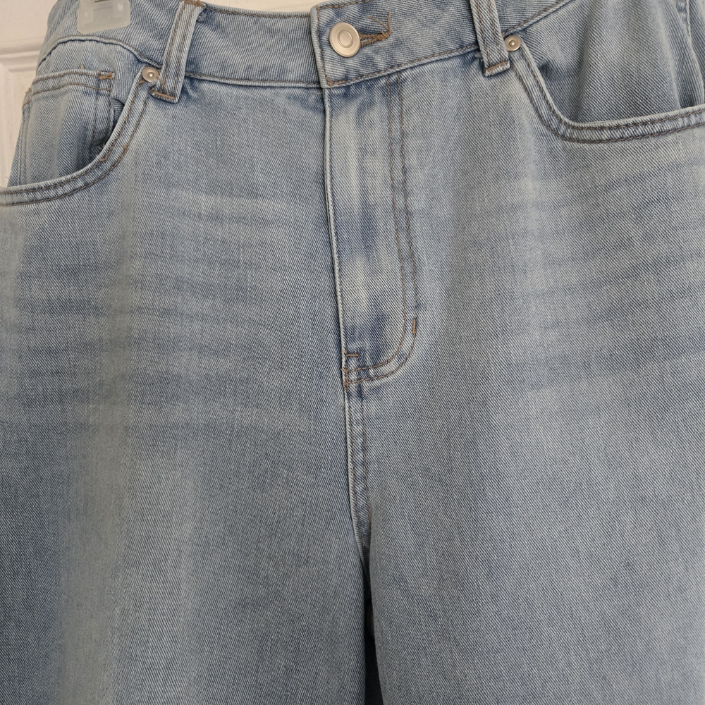 BCBG Blue Boyfriend Jeans with Classic Wash - Picture 2 of 13